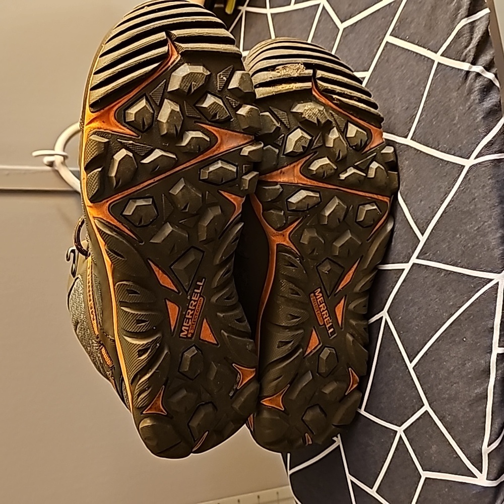 Merrell boot/shoe size 9 - Picture 3 of 5